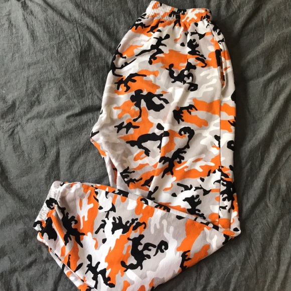 Kylie Cosmetics Pants - Kylie Jenner camo sweatpants
